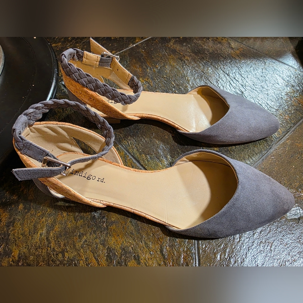 Indigo Rd. Gray Flats w/ Cork Accent.  Sz 8.5M